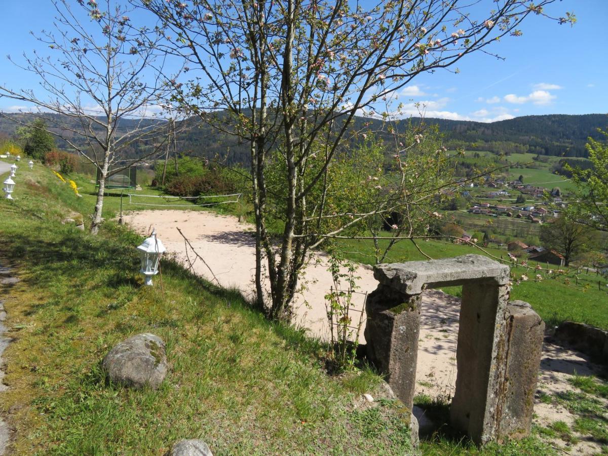 La Maison Jaune Cleurie Bagian luar foto